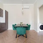 Luxurious Prestige On The St Stephen Road Apartmán