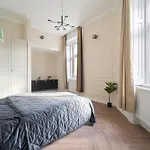 Luxurious Prestige On The St Stephen Road Apartmán *